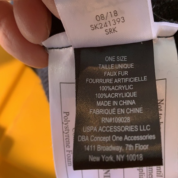 Disney’s Mickey Mouse hat. One size - Picture 4 of 4